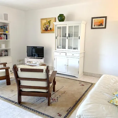 Apartman De 2 Chambres Avec Terrasse Amenagee Et Wifi A Raphael A 1 Km De La Plage