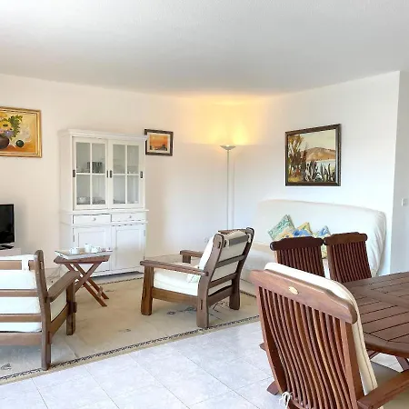 Apartman De 2 Chambres Avec Terrasse Amenagee Et Wifi A Raphael A 1 Km De La Plage *