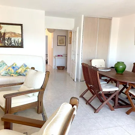 Apartman De 2 Chambres Avec Terrasse Amenagee Et Wifi A Raphael A 1 Km De La Plage